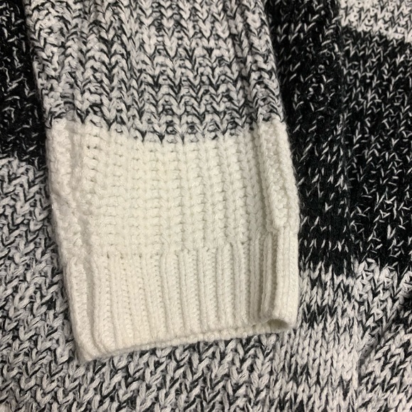 Maurices Cardigan sweater Size 1x - Picture 5 of 5